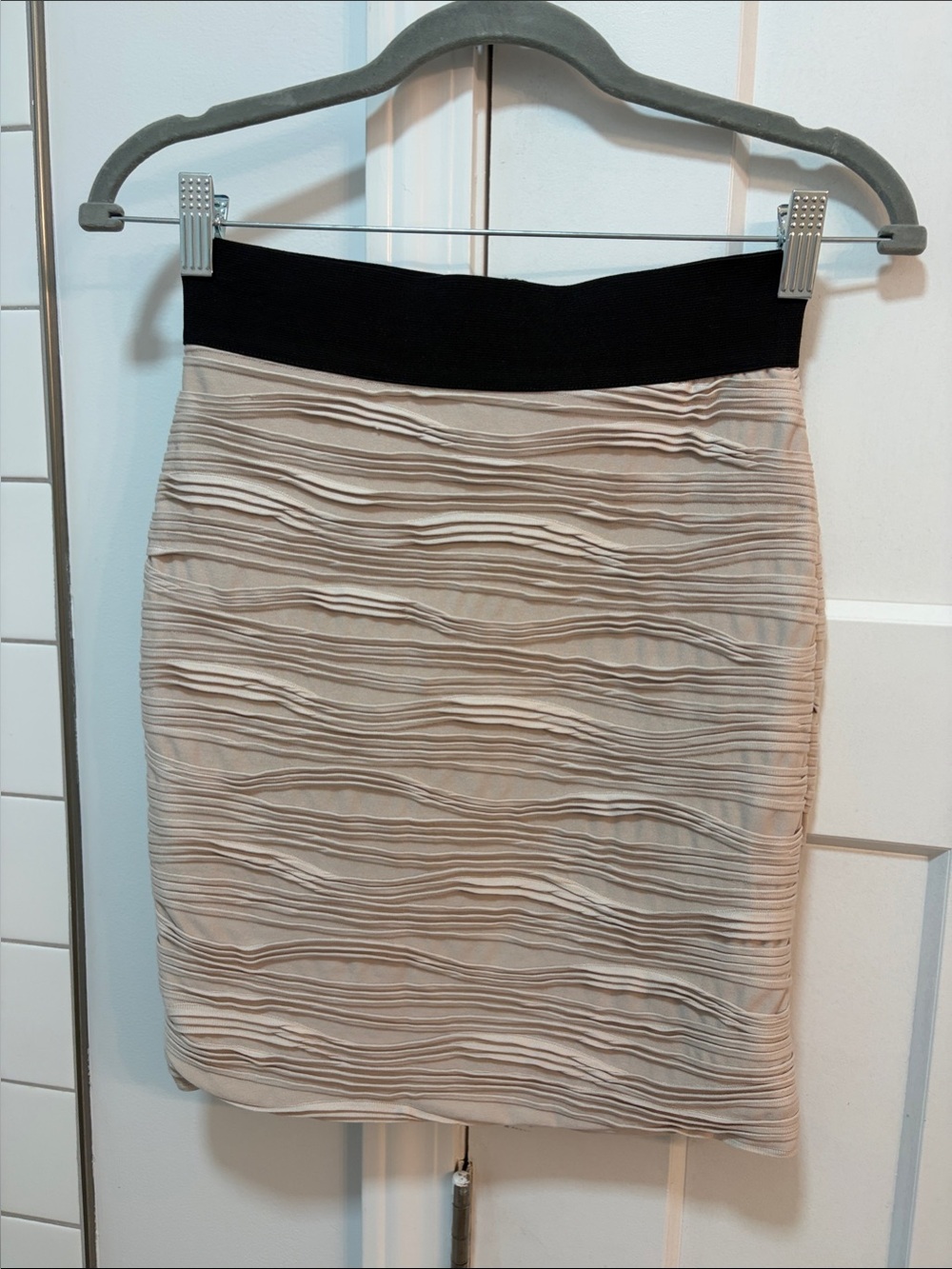 H&M Cream Textured Pencil Skirt with Black Waistband - Size 2